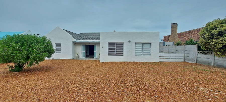 4 Bedroom Property for Sale in Struisbaai Western Cape